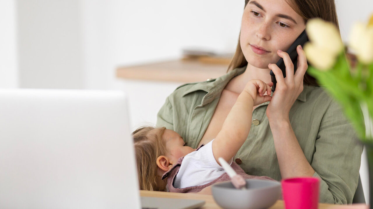 Rientro al lavoro e allattamento: 7 consigli utili per conciliare maternità e carriera